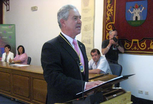  Jurando y prometiendo el cargo de alcalde de Alhama de Granada 
