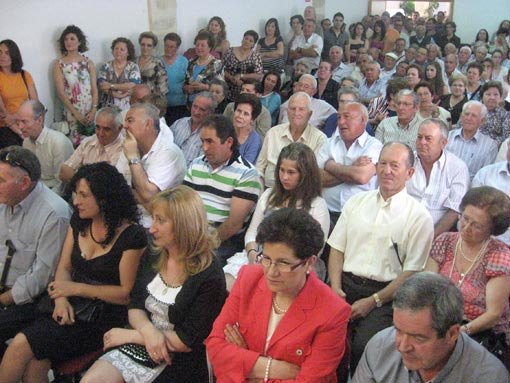 El acto de investidura fue seguido por numeroso público. Incluso faltó sitio El acto de investidura fue seguido por numeroso público. Incluso faltó sitio