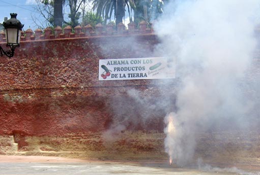  La llegada del alcalde fue anunciada con cohetes 