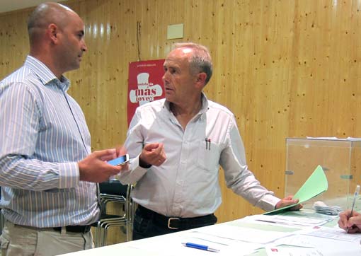 El nuevo Viscesecretario, Jorge Guerrero, cambia impresiones con Francisco Escobedo El nuevo Viscesecretario, Jorge Guerrero, cambia impresiones con Francisco Escobedo