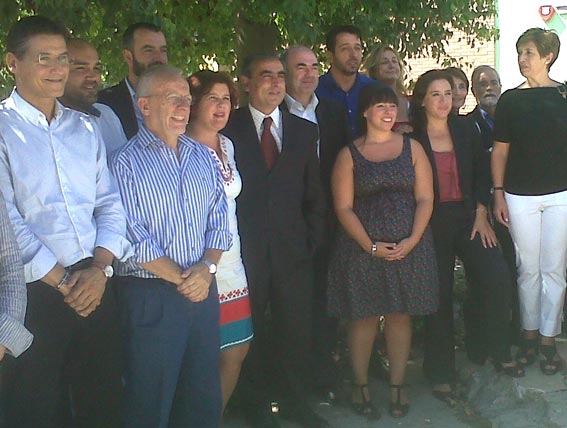  Sandra junto a otros electos de su partido para el Congreso y el Senado para las elecciones del 20N-2011 