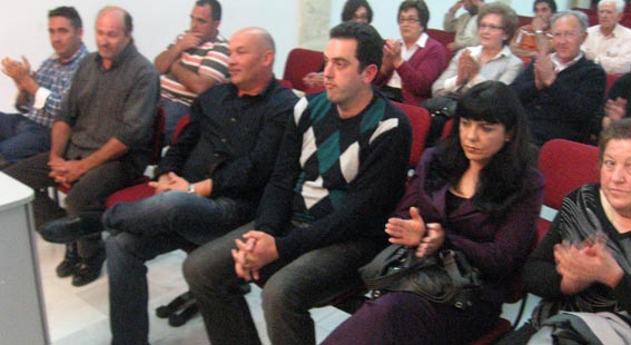 Aplausos a la intervención del alcalde de Ventas de Zafarraya Aplausos a la intervención del alcalde de Ventas de Zafarraya