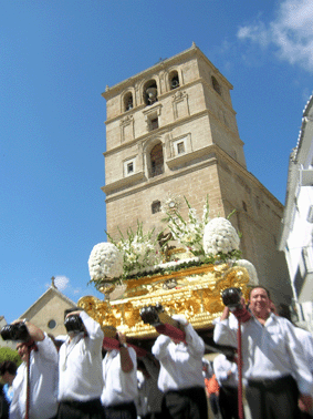 Los Hermanos de la Virgen portaron la Sagrada Forma