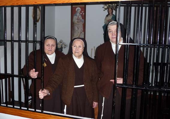 De izq. a dcha. sor Clara, sor Pilar y sor Francisca De izq. a dcha. sor Clara, sor Pilar y sor Francisca