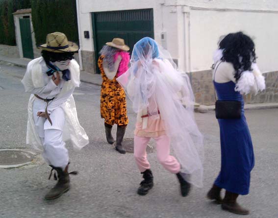  Máscaras en las calles de Santa Cruz del Comercio 