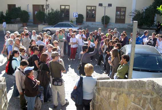 Se inicia el recorrido por el casco antiguo Se inicia el recorrido por el casco antiguo