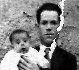  Foto realizada en 1935 en la que aparece Francisco Fraguas con su hijo José. Foto publicada por La Opinión 