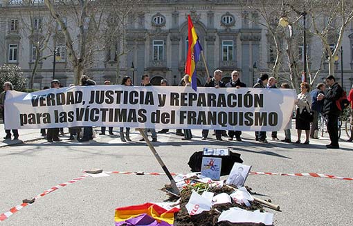  Víctimas del franquismo pidiendo justicia 