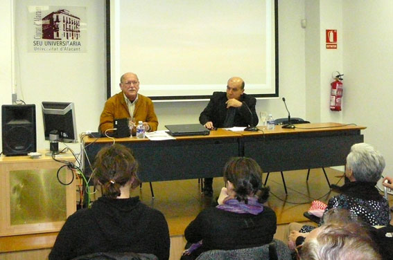 Paco Moyano junto al fallecido José Antonio Martínez Bernicola, en uno de los cursos de la Universidad de Alicante 