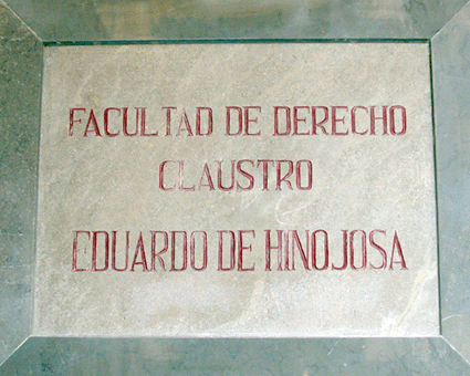 Detalle de la placa dedicada al alhameño