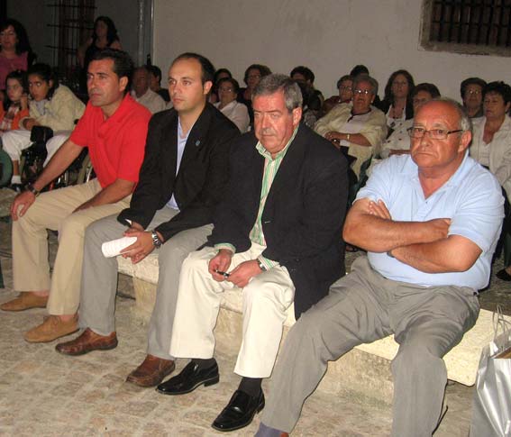  Secretario, presidente y tesorero del Patronato siguiendo la Velada 