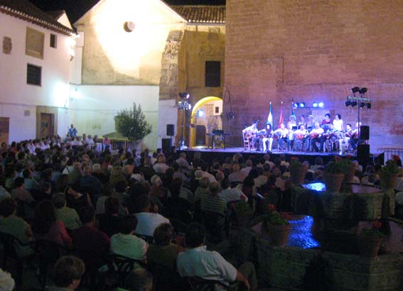  Aspecto que presentaba la antigua plaza mayor 