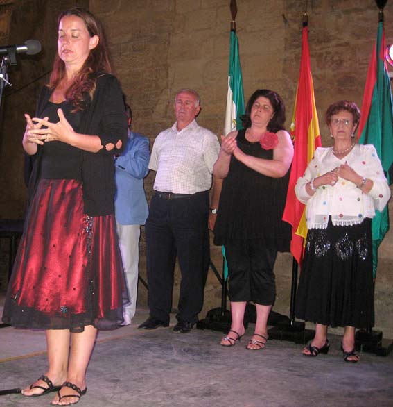  La condejala de Cultura, Sonia Jiménez, se dirige al público agradeciendo la intervención de los participantes en la Velada 2010 