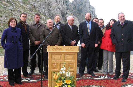  Numerosos alcaldes de la Comarca de Alhama, así como los Delegados Provinciales de Turimos de Granada y Málaga, así como alcaldes de la Axarquía malagueña estuvieron presentes en el acto 