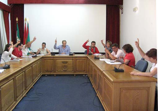  Todos los concejales de todos los partidos fueron favorables al inicio del expediente para la segregación de Ventas de Zafarraya. La foto muestra el momento de la votación en junio de 2010 