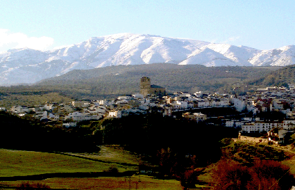 Alhama y al fondo Sierra Tejeda con su manto de nieve